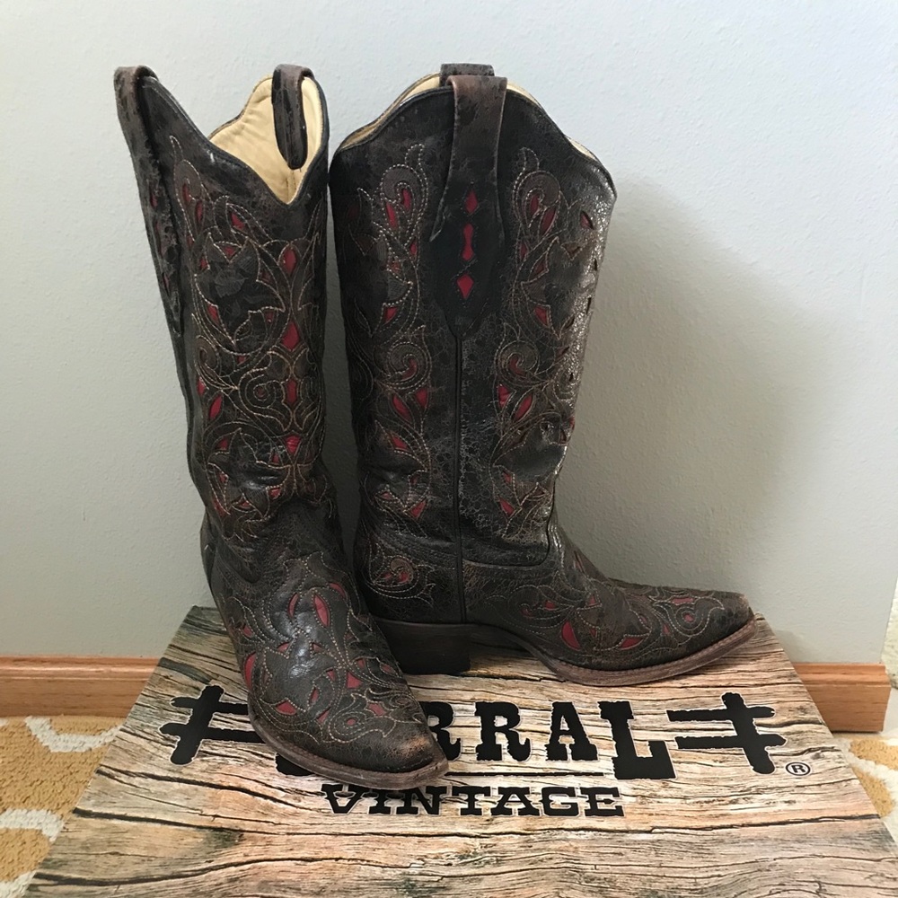 Corral Vintage Cowboy Boots - sz 8.5